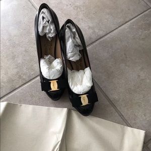 9.9/10 new condition Salvatore Ferragamo